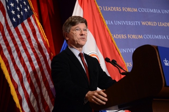 Jeffrey Sachs, Director of the Earth Institute at Columbia University, introduces His Excellency Horacio Cartes, President of the Republic of Paraguay, on September 23, 2013.