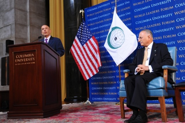 Peter Awn, Dean of General Studies, welcomes His Excellency Professor Ekmeleddin Ihsanoglu, Secretary General of the Organisation of Islamic Cooperation, to Columbia University's World Leaders Forum on September 24, 2012.