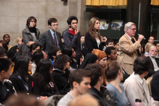 Columbia University students line up to ask President Grybauskaitė a question during the question and answer session. 